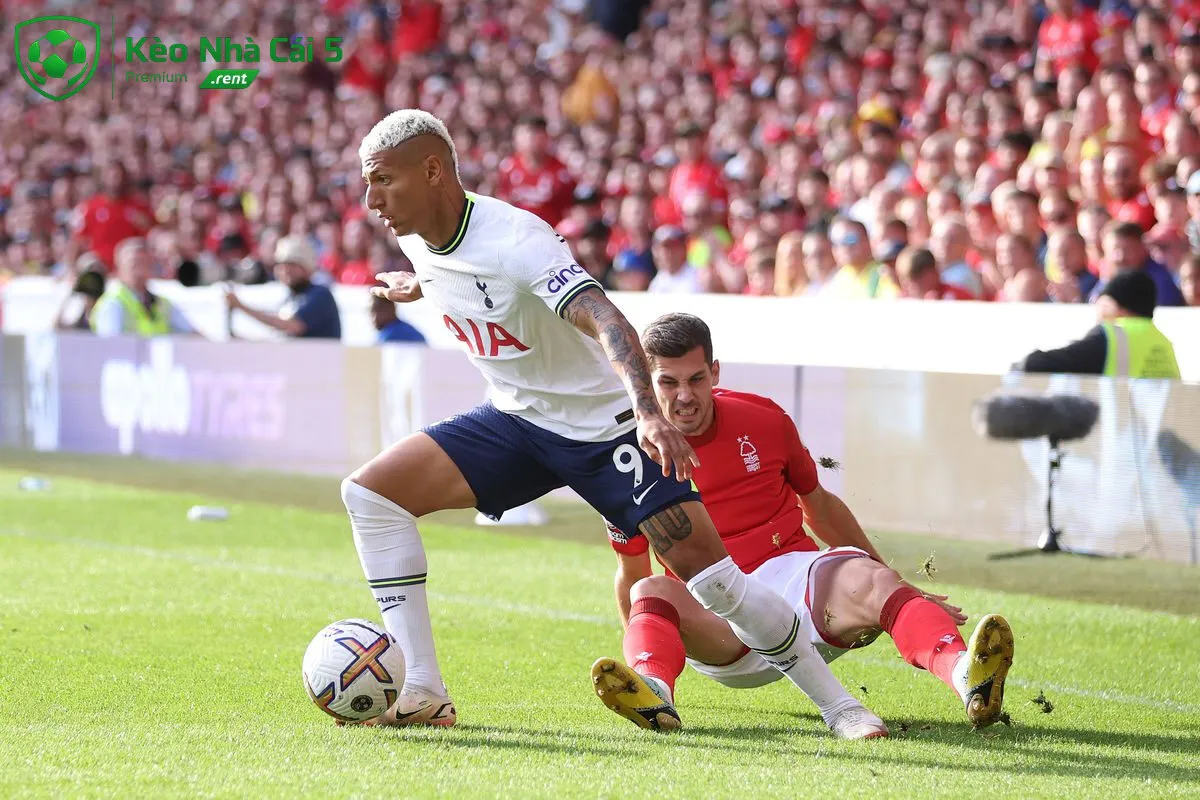 Lối chơi của Tottenham có phần nhỉnh hơn so với chủ nhà
